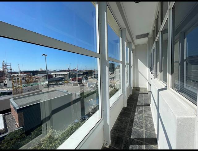 315M² OFFICE TO LET IN WATERFRONT